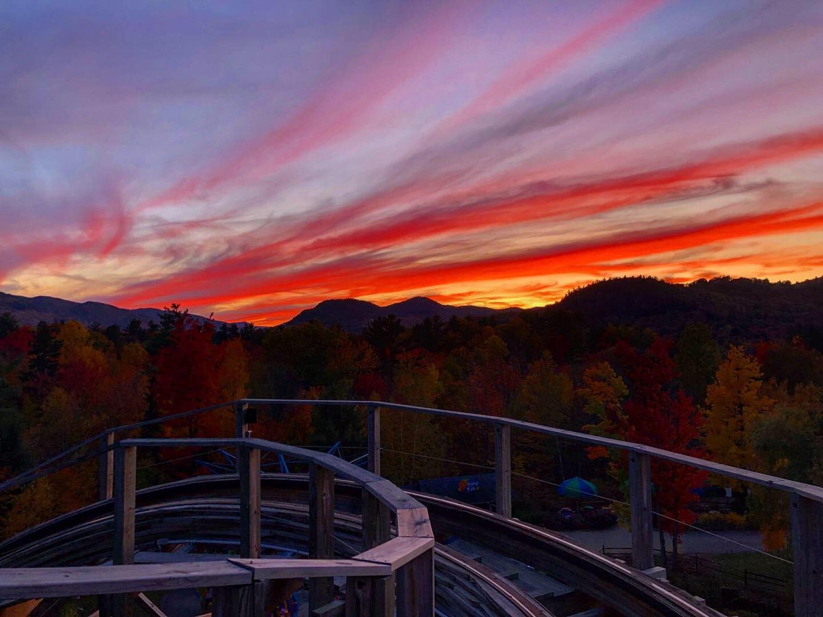 StoryLandNH's tweet photo. Wishing you all a safe and healthy #EarthDay. We're so lucky to experience views like these, and can't wait to share more with you soon! 🌍 

#StayHomeForEarth #ThankYouPlanetEarth https://t.co/UoTXoVeMXq