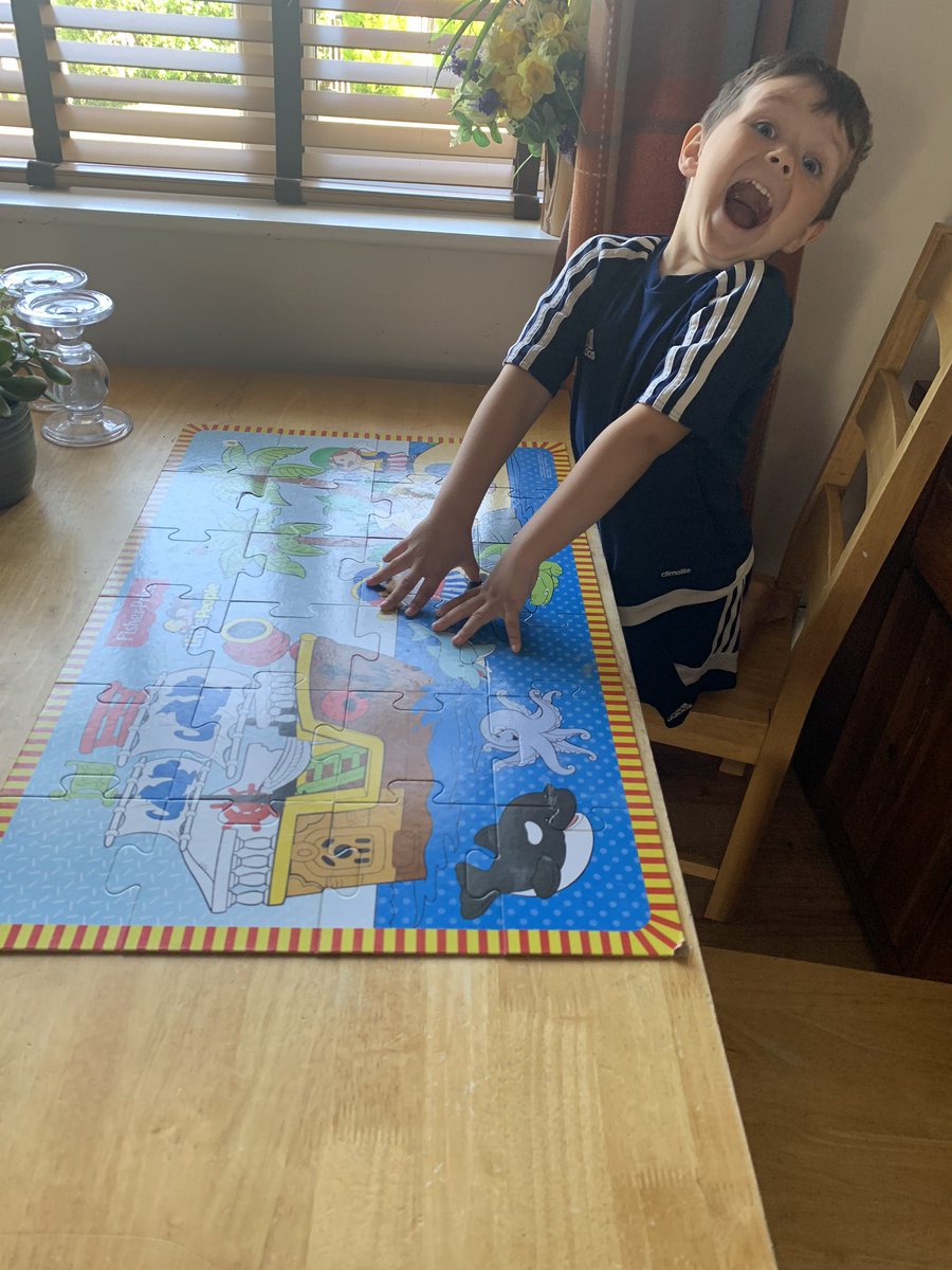 Castell1Kelly's tweet photo. @Kimpton_Primary #loveoflearning all on his own https://t.co/OB5iNkE5KZ