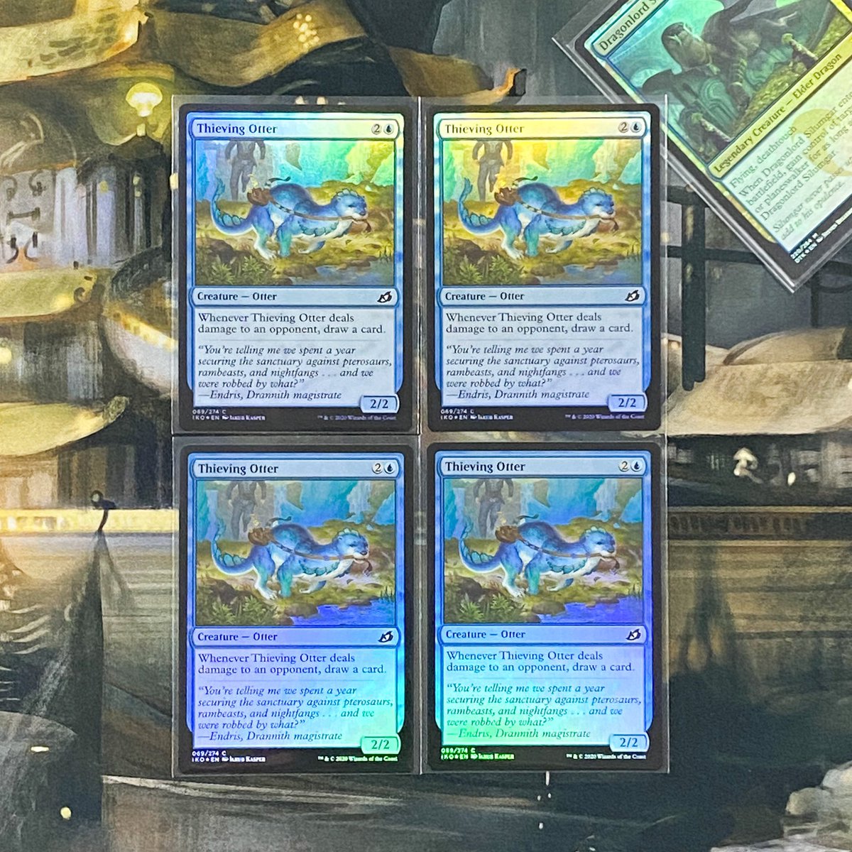 鐘島諒平 イコリアの 泥棒カワウソ が可愛かったので 自分のアイコン用に泥棒カワウソを捕まえるナーセットのイラストを描いてみました 後ろのドラゴンは好きなのでおまけです笑 Mtg Mtgart Mtgjp お前が描いたmtg女子を見せろ T Co