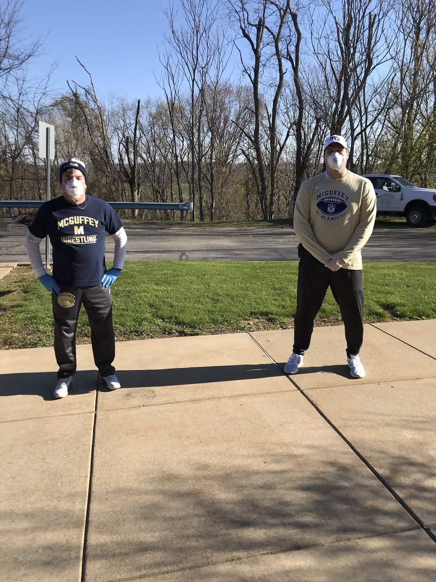McGuffeyHS's tweet photo. Team @McGuffeyHS ready to distribute student belongings and signs to the Class of 2020.  See you at Door 9. https://t.co/ou1YF3q0qt