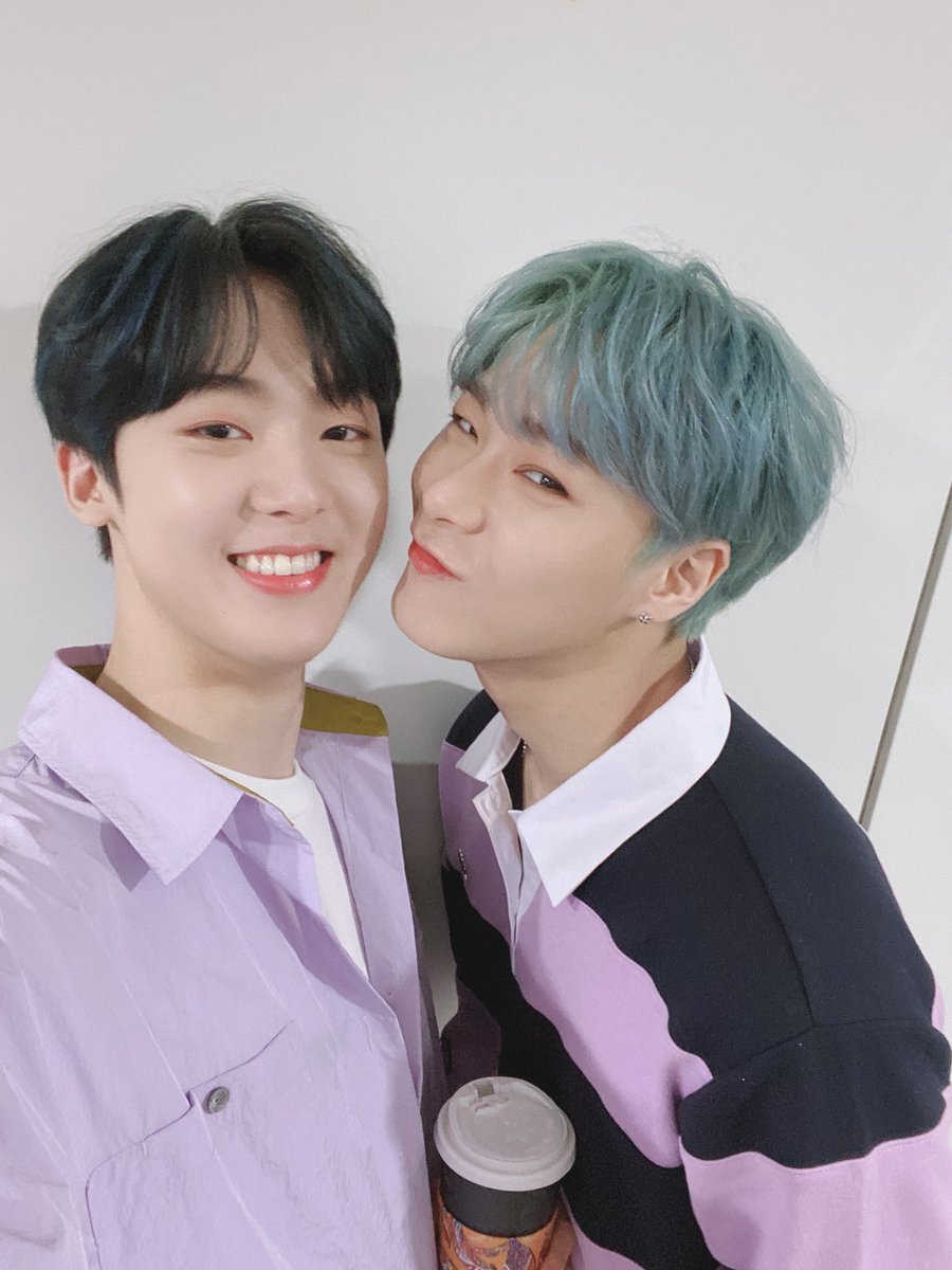 [#아스트로 #문빈 #윤산하] 
🌟200422 MBC M #쇼챔피언 🌟

깜짝 대변신해서 돌아온 딴콩즈🥜
오늘 쇼챔 MC 완벽하게 완료👌
다음주에 또 만나요 빠빠👋💜

#ASTRO #AROHA #아로하