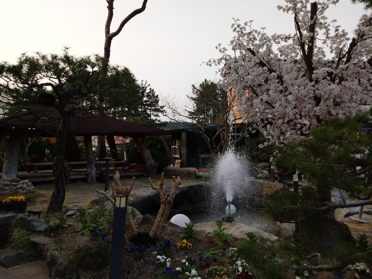 oops1945's tweet image. 위대한 작곡가는
영감이 떠오른 뒤에 작곡한 것이 아니라,
작곡을 하면서 영감을 떠올린다.
베토벤, 바흐, 모차르트는 경리사원이
매일 수치 계산을 하듯
매일같이 책상 앞에 앉아 작곡을 했다.

- 음악사 연구가, 어니스트 뉴먼