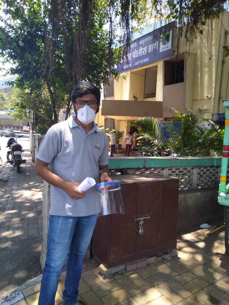 3deometry's tweet photo. Donated Face Shields to our Front line Police force, at Hadapsar Police Station !
@PuneCityPolice
@CMOMaharashtra
@Ketto

https://t.co/FMHFPwZzVb

#3dprinting #IndiaFightsCorona #police #hadapsar #donate #faceshields #safety #covid19 #protecting #nurses #doctors #stayhomestaysafe https://t.co/L6WhtCnNL0