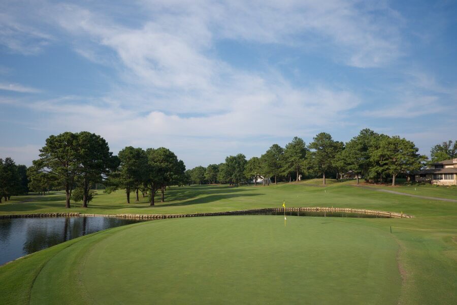 TNTurfClub's tweet image. Senior Spotlight:
Congratulations to @cthomas913, on being a 2020 @UTPlantSciences graduate! Cody has accepted the 2nd Assistant Superintendent position at Fox Den Country Club in Knoxville, TN! #UTgrad2020 #TNTurf      @UTturfgrass