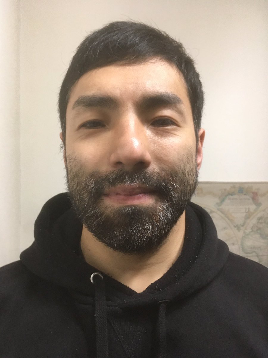 いぬ太田 Twitterren 黒いパーカーに負けないぐらい漆黒になってきました 最近伸びが少ない分 密度が増えてる感じです １９日目 人前に立つまでヒゲをのばす ひげチャレンジ