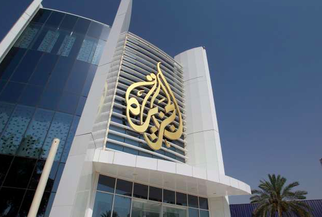 Un an plus tard, le gouvernement qatari lancera Al Jazeera dans le but de rompre le monopole saoudien dans les médias arabes et de consolider son pouvoir d'influence - "soft power".Elle est aujourd’hui l’une des chaînes d’information les + regardées dans le monde arabe.