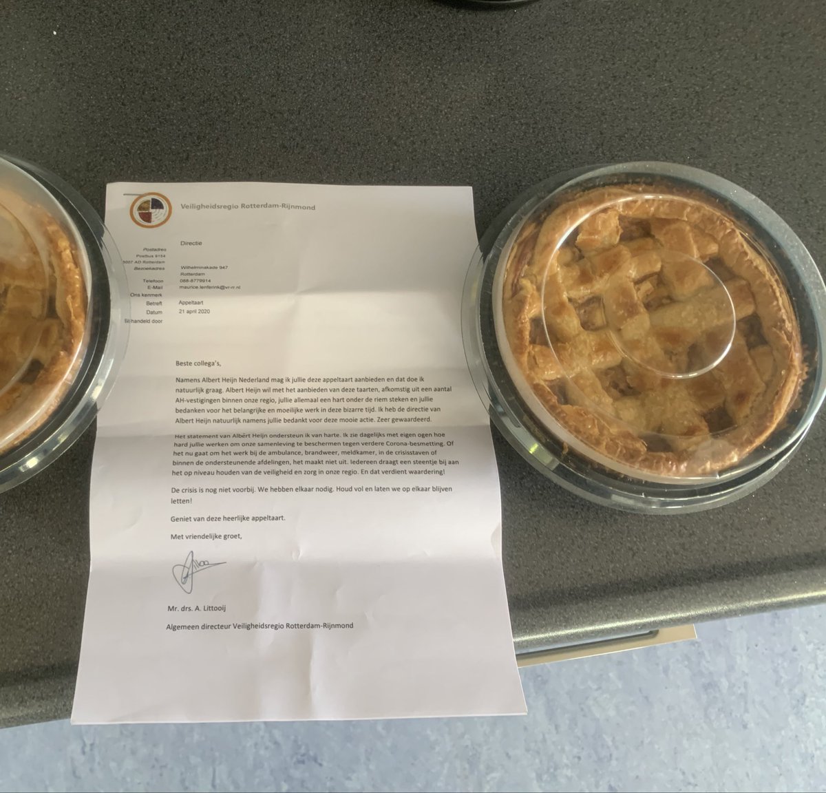 Namens <a href="/albertheijn/">Albert Heijn</a> mag <a href="/ArjenLittooij/">Arjen Littooij</a> ons appeltaart aanbiedensuper gave actie! We gaan er van genieten!