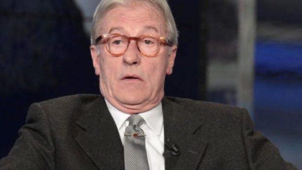 e_maraio's tweet photo. Nelle prossime ore depositerò alla Procura della Rep una denuncia contro #Feltri. Secondo il Direttore di Libero “i meridionali sono inferiori”. Parole vergognose. Feltri non è nuovo a queste uscite infelici. Ora però siamo stanchi noi. Ci vediamo in tribunale, spero presto. https://t.co/PZhDj6qpZV