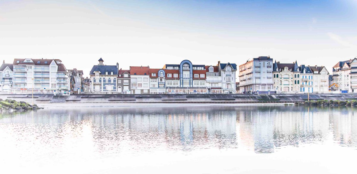 ludobisc's tweet photo. Être confiné dans une chambre avec vue sur la mer ? Oh oui et encore plus à l'Atlantic, hôtel familial de #Wimereux sur la #Cotedopale. Une maison abordable avec deux tables, dont l'une étoilée #Michelin, aux mains des pères et fils #Delpierre. Lire ici : https://t.co/uaS6obkZIL https://t.co/0sE4kIMVvH