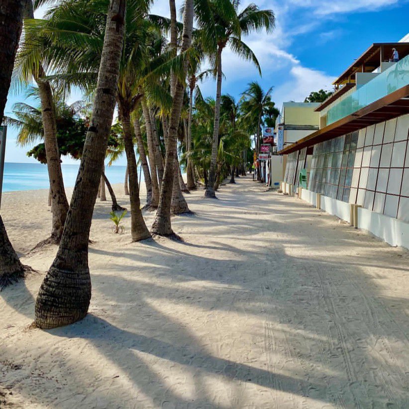_GioRobles's tweet photo. LOOK: Stunning photos of Boracay’s empty beaches amid enhanced community quarantine @cnnphilippines 

Courtesy: Fritz Mendez https://t.co/DYZvvEIIEB