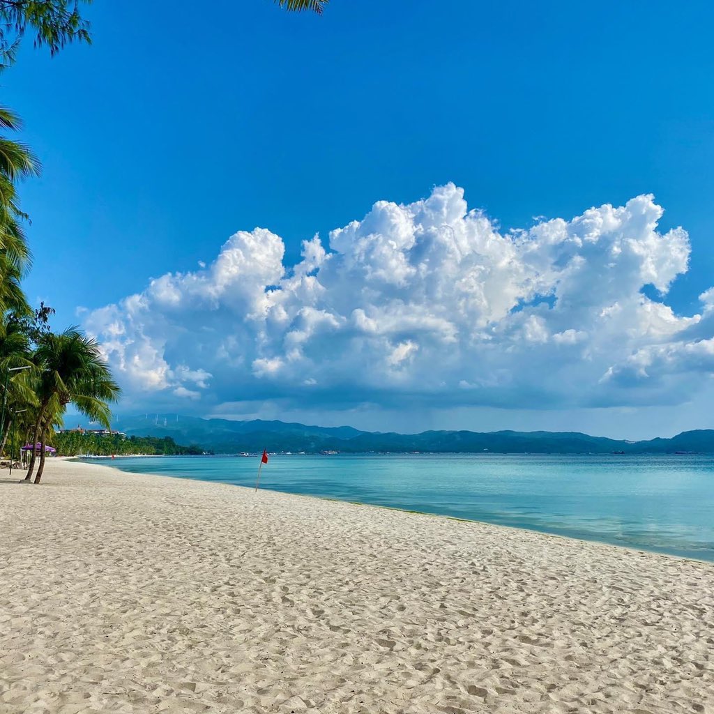 _GioRobles's tweet photo. LOOK: Stunning photos of Boracay’s empty beaches amid enhanced community quarantine @cnnphilippines 

Courtesy: Fritz Mendez https://t.co/DYZvvEIIEB