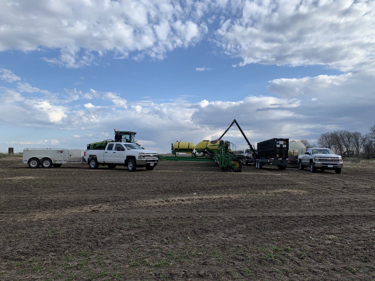 ⁦<a href="/LongViewFarms/">LongView Farms</a>⁩ pit crew back in action! #plant2020