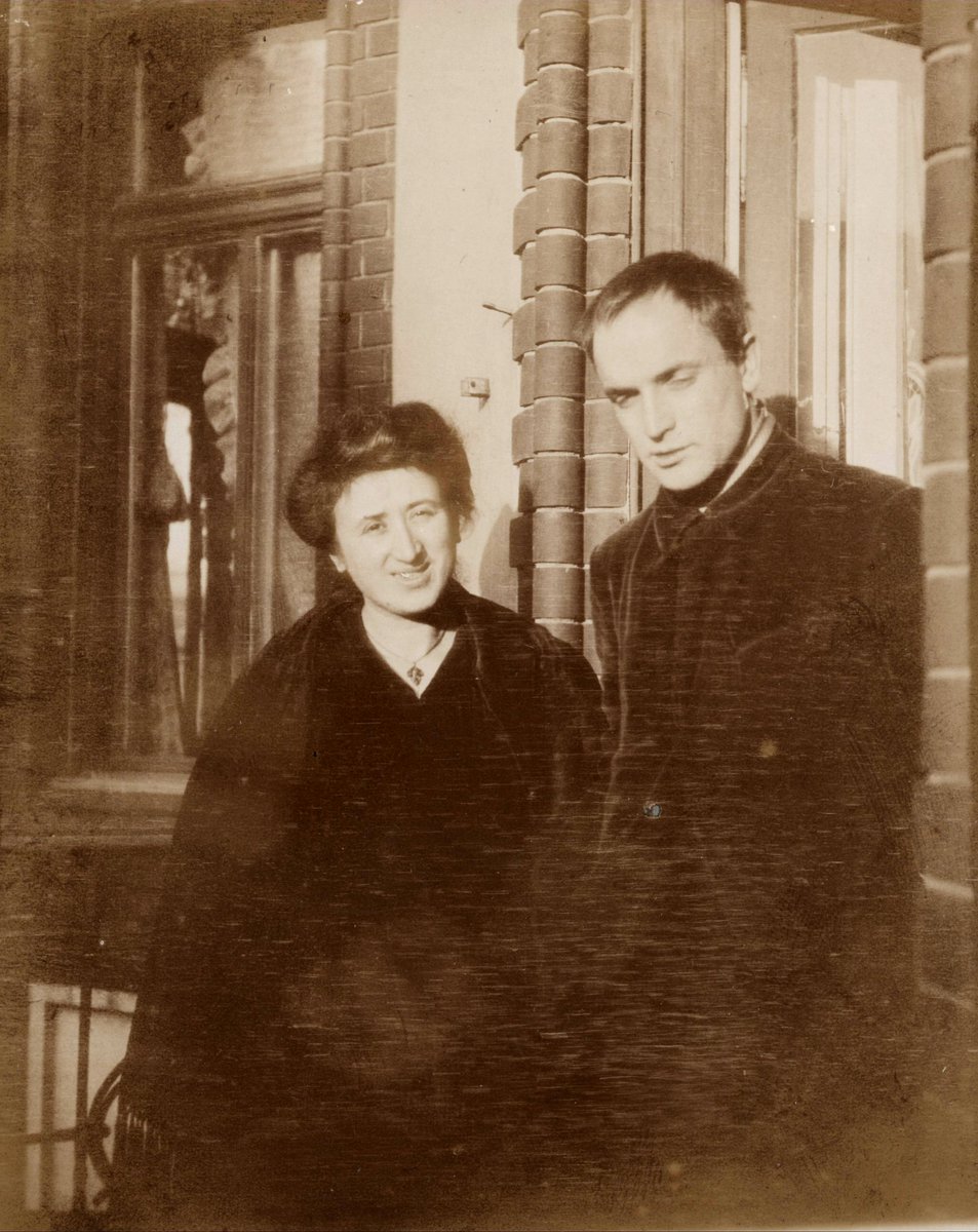 64b\\ After Luxemburg and Jogisches had parted privately, Kostja Zetkin became a frequent guest. Lenin supposedly visited her here. Picture: Luxemburg with Kostja Zetkin in 1907 reportedly on her apartment's balcony (which apparently does not exist anymore).