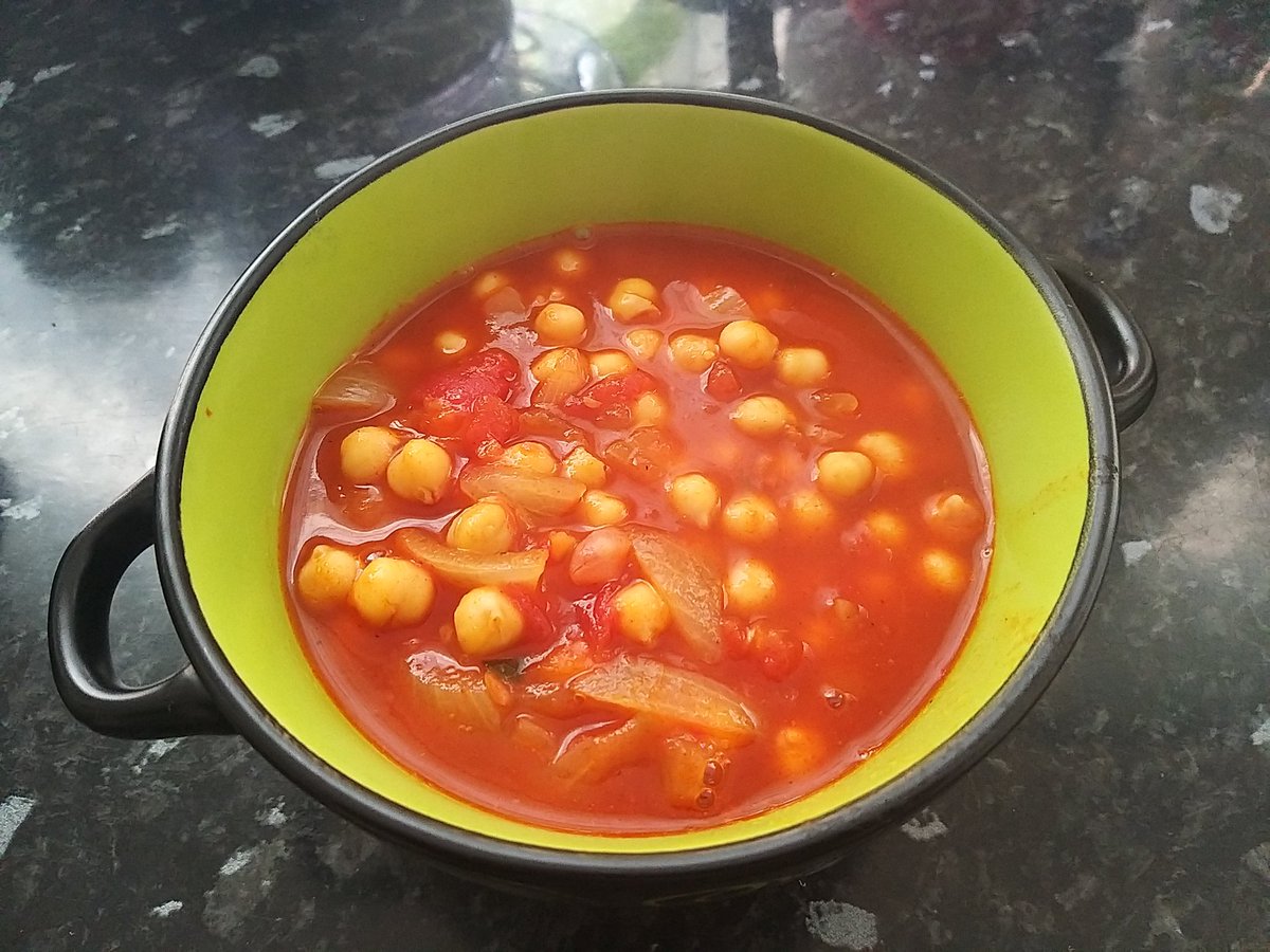 AngelikPapadaki's tweet photo. Today's #cookinginquarantine #cookingathome #cookingforlunch: Greek chickpea soup. Same #sofrito recipe as lentil soup (olive oil, onions, tomatoes but not garlic), veg stock and pepper. Add tin of chickpeas, cover with water. #Mediterranean #Diet #pulses #legumes https://t.co/CiReRvEAIr