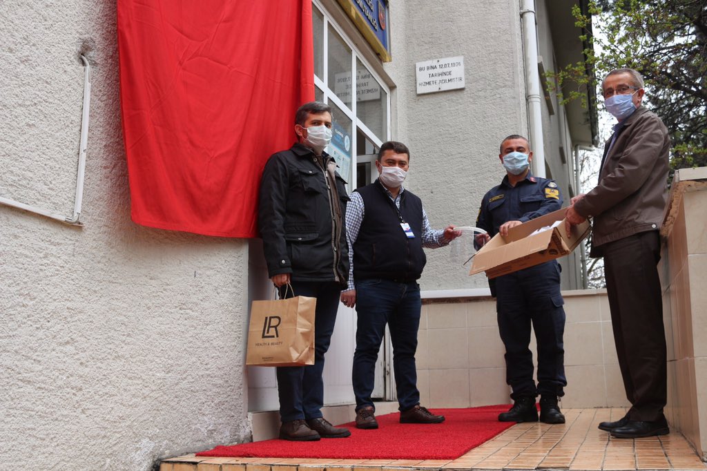 Aytaç ÖZEL (@aytac_ozel06) on Twitter photo EĞİTİM BÜTÜN KURUMLARIN YANINDA
HEM’de üretilen sterilize maskeler ile, Hasanoğlan AFL ve Yaşardoğu OO’da üretilen siperlikli yüz maskelerini Bld Bşk <a href="/Adembarisaskin/">adem barış aşkın</a>, Emn Müd Mahmut Bey, Jand Kom @bingol_caglar’a teslim ettik
<a href="/ziyaselcuk/">Ziya Selçuk</a> <a href="/mebailesi2023/">MEB Ailesi</a> <a href="/turanakpinar/">Turan AKPINAR</a> <a href="/turgay_unsal/">Dr. Turgay Ünsal</a> EĞİTİM BÜTÜN KURUMLARIN YANINDA
HEM’de üretilen sterilize maskeler ile, Hasanoğlan AFL ve Yaşardoğu OO’da üretilen siperlikli yüz maskelerini Bld Bşk <a href="/Adembarisaskin/">adem barış aşkın</a>, Emn Müd Mahmut Bey, Jand Kom @bingol_caglar’a teslim ettik
<a href="/ziyaselcuk/">Ziya Selçuk</a> <a href="/mebailesi2023/">MEB Ailesi</a> <a href="/turanakpinar/">Turan AKPINAR</a> <a href="/turgay_unsal/">Dr. Turgay Ünsal</a>