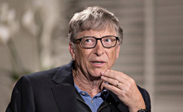cristhianj2010's tweet photo. Todos haciendo teorías conspirativas sobre Bill Gates mientras usan su computadora con Windows y Office con licencia pirata vencida. #GatesHacked https://t.co/tsUuGQG3ab