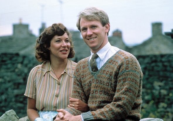 Happy Birthday and many well wishes to the lovely Carol Drinkwater @Carol4OliveFarm ! (Shown here with @PeterDavison5 in a promo photo for 'All Creatures Great and Small: Fair Means and Fowl') #CarolDrinkwater #PeterDavison #AllCreaturesGreatAndSmall