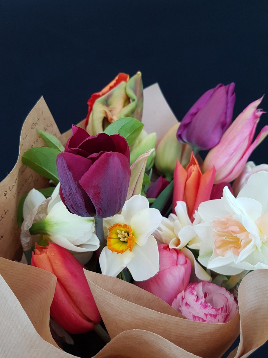 Many of our members are selling contactless deliveries....bunches of gorgeous locally grown blooms. Please check our website for someone in your area. #britishflowers