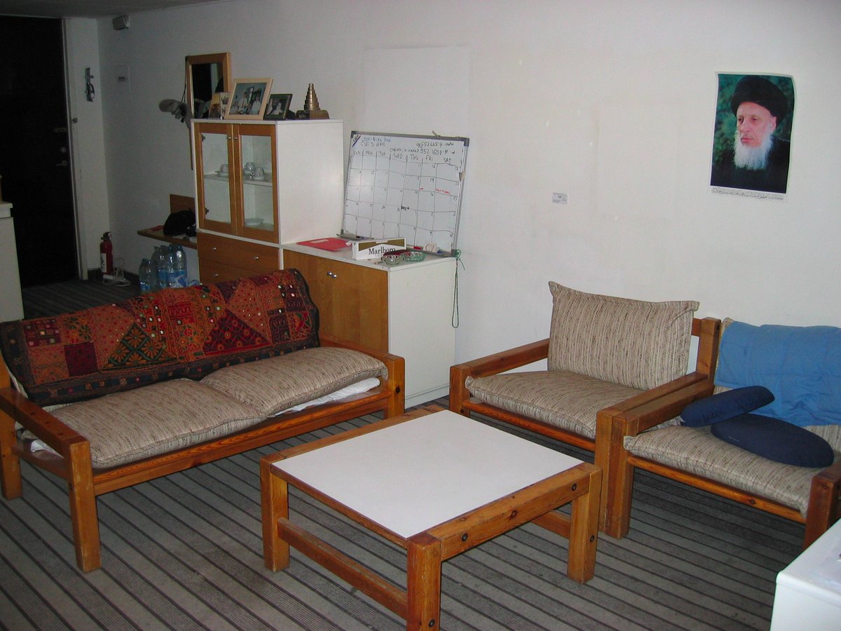 The original Hamra furniture, before we replaced it with a yellow pleather sofa set.