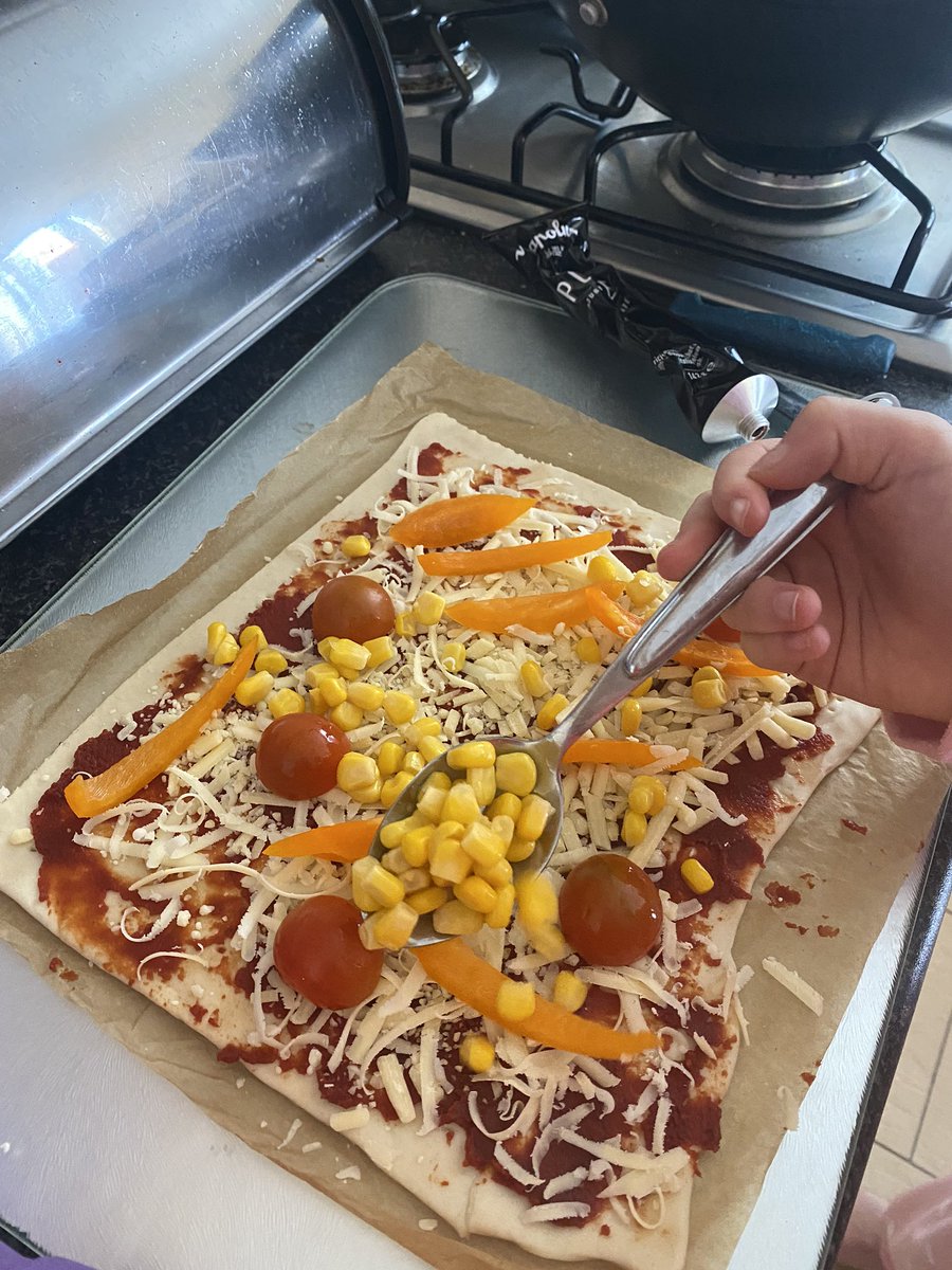 nickibruns's tweet photo. @SFDS_liverpool Lexie B making her own Pizza today. Bit of food technology. https://t.co/VQo2ucdLGW