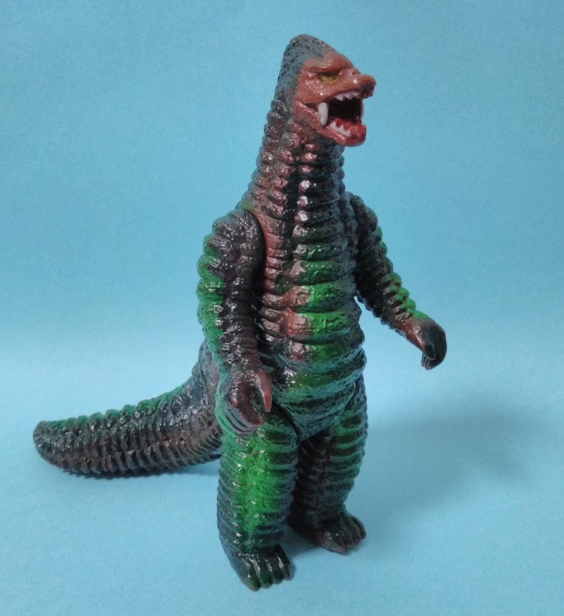 ポピー・キングザウルスシリーズのレッドキング。スタンダードサイズ