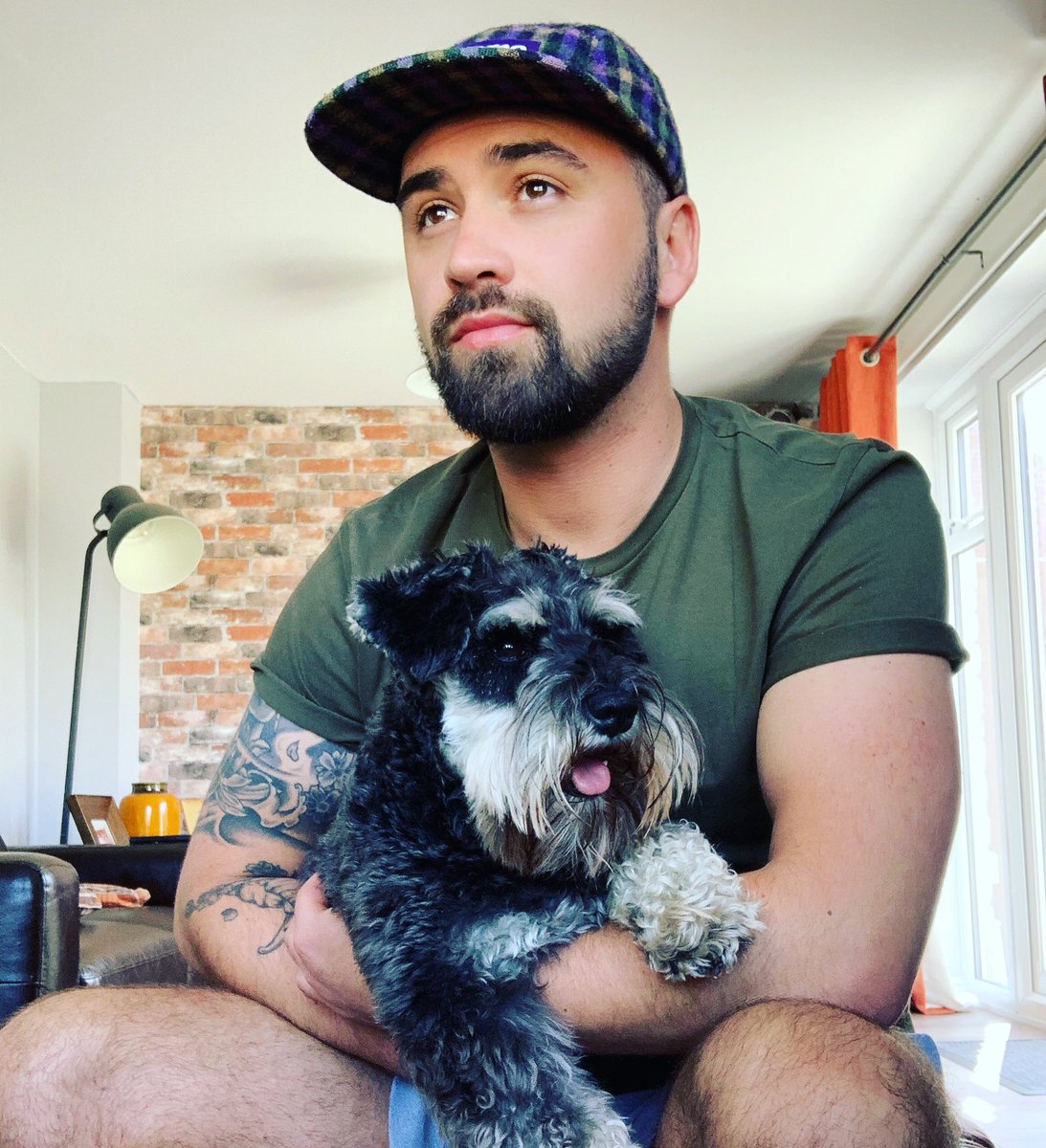 #QuarantineLife he never leaves my side 😍