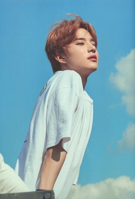   @milkyjungwooo : 𝗿𝗮𝘃𝗲𝗻𝗰𝗹𝗮𝘄, 𝟱ᵗʰ 𝘆𝗲𝗮𝗿- youngest in his halfblood family- big fan, hyperactive student of astronomy- "get your head out of the clouds, jungwoo"- enjoys cloudwatching and stargazing at the astronomy tower