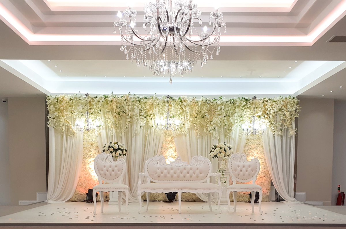 The new Marigold Standard stage set-up! #weddingseason2020 #asianweddings #weddingvenue #birmingham #london #coventry #themarigold #themarigoldbirmingham