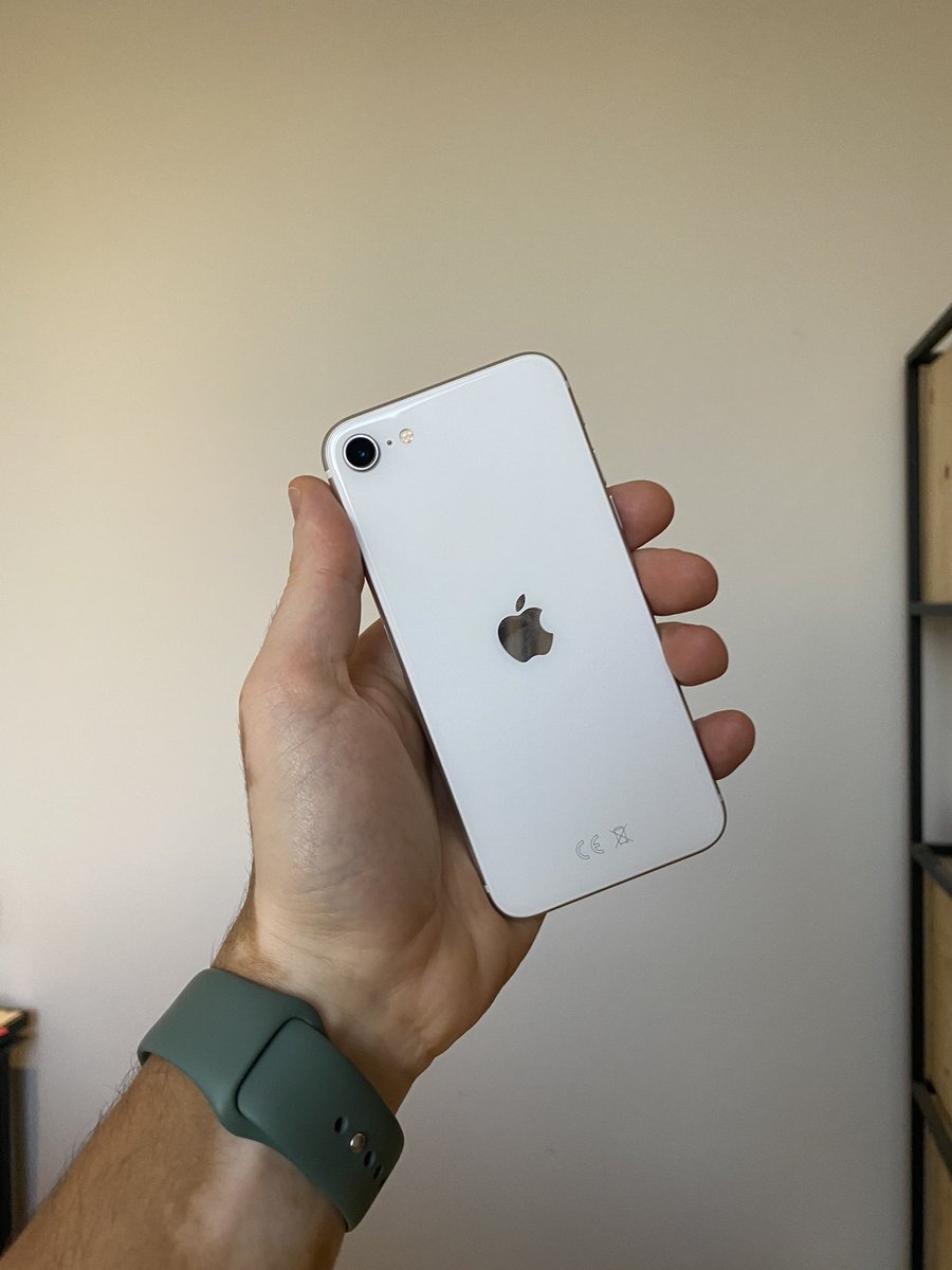 7Alsabe's tweet photo. وصلني اليوم iPhone SE و بإذن الله اليوم ساعات وأنشر لكم مراجعة سريعة للجهاز

مع العلم الجهاز بإذن راح ينزل الجمعة الجاي وسعره بيكون 1700 ريال تقريبا https://t.co/DWPXSKGu38
