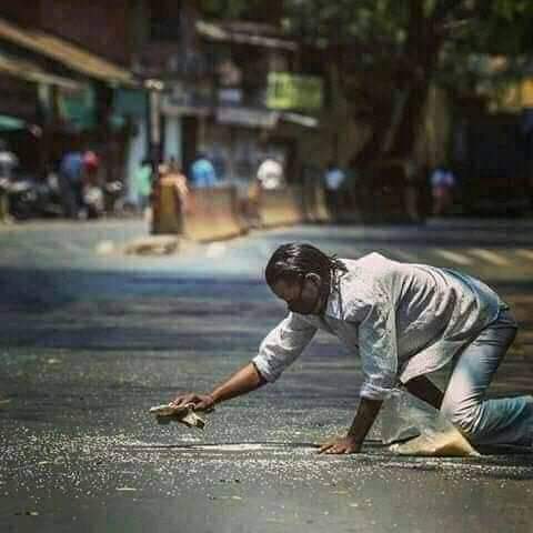 lathakesi2's tweet photo. இல்லாதவர்களுக்கே தெரியும் 
அதன் அருமை 
#வறுமை 🥺
#கொரோனா 
#COVID19LK https://t.co/THMCQH6Zgp