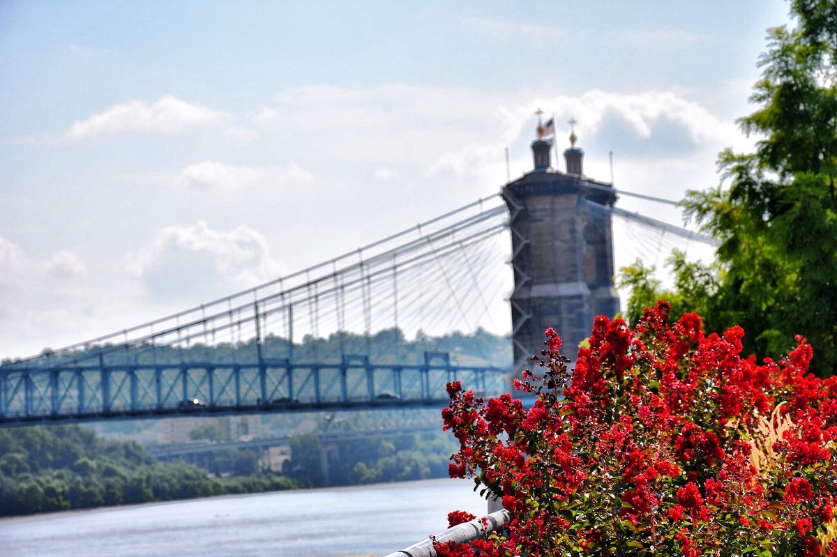 CityOfCincy's tweet photo. Happy #EarthDay! Hope youโre able to get out and enjoy some of the natural beauty of our city. #CincyIsBeautiful https://t.co/4h8QWcZb7R