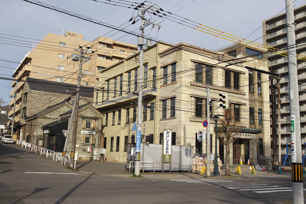 quzillayama's tweet image. こんばんは！おたる！
今夜は旧小樽商工会議所。現イルオナイ小樽です。
去年の今ごろはまだこんなんでした。

#小樽よいとこ #小樽酔いとこ