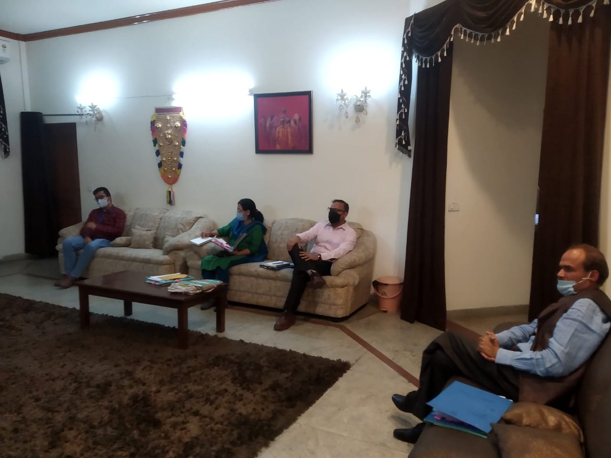 AdvRajendraPal's tweet photo. दिल्ली महिला आयोग और 181 हेल्पलाइन नंबर पर घरेलू हिंसा के मामलों से संबंधित मुद्दों पर चर्चा करने के लिए अाज @WCD_Delhi के सचिव, निदेशक और @SwatiJaiHind के साथ बैठक कर चर्चा की। https://t.co/tDG257COUb