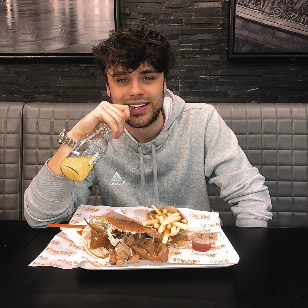 What They Ate Wednesday’s🌯
#WhatTheyAteWednesdays

Just got word that @caseycodyj Just had his first GDK & he said, and we quote: “It was immense! I will be coming back soon!” 🔥Thanks for stopping by, we’re so happy everyone loves our doner kebabs! #kebabsdoneright