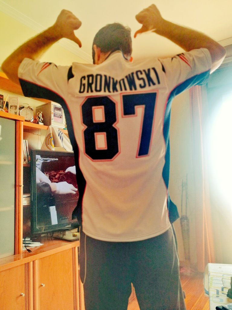 marcos_metro's tweet photo. LETS FUCKIIIIIING GOOOOOO!!!
#GRONKIsBack
@RobGronkowski https://t.co/WsINprCCbV