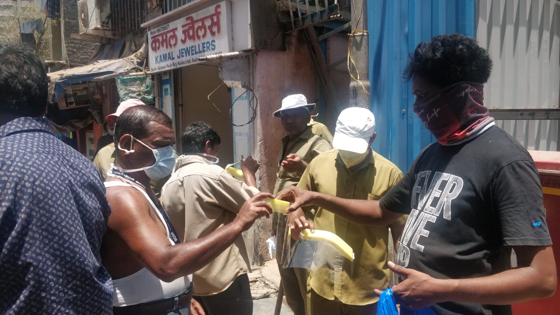 Asif_Zakaria's tweet photo. Visited Kadeshwari area, sorted civic issues of residents' salute to @my_bmc @mybmcWardHW #frontlineheros for their consistent efforts even during current difficult times @sush_bagal #cov��d19 #coronavirusindia #bandramatters https://t.co/gHpcjUlXAE
