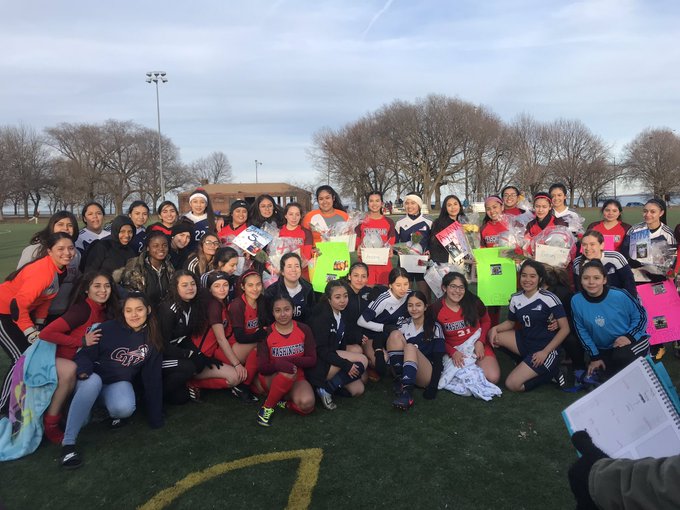AnnabelleGarc18's tweet photo. Here's my favorite GW Sports Team ofc ⚽💙❤️ #GWVirtualSpiritWeek @GWHS_Patriots @GWgirlssoccer https://t.co/0swLtVzDBZ