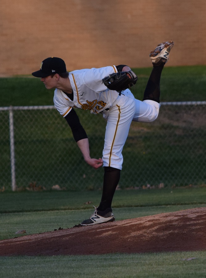NATigerAthletic's tweet photo. Today's NA student-athlete profile features senior Ben Petschke. @BenPetschke11 plays for @nafootball_tfl and @natigerbaseball. He'll continue his baseball career next yr at @DaytonBaseball/@DaytonFlyers. #SeniorRec

🔗https://t.co/h57GCk4Ysb

@JaredTBarton @KDPomp @RichieWalsh https://t.co/ylZtTAVyf2