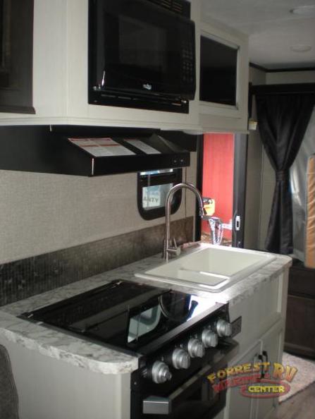 ForrestRVCenter's tweet image. 🚨Price Reduction 🚨
We have just cut the price of this 2020 Jay Feather Z17Z! 
More info 👉bit.ly/JayFeatherX17x
#Camping #CampingVibes #Outdoors #SummerTime