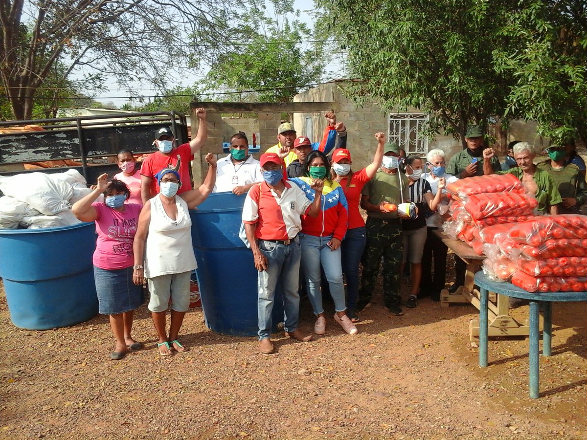 Felicitamos a la Red @MercalOficial por sus 17 años llevando Alimentos el Pueblo a través de los CLAP organizados.