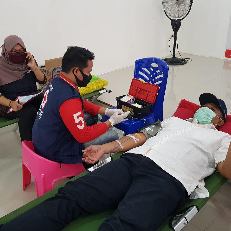 PMITUBA's tweet photo. terima kasih buat PWI kab Tulang Bawang , Baznas dan Rapi Tulang Bawang serta Ketua PMI kab Tulang Bawang yg sdah menyempatkan waktu untuk #Donordarah..
Rabu,22 April 2020

#PMIsiapbantu
#BergerakMelayaniWarga
#PWITulangBawang
#BaznasTulangBawang
#RapiTulangBawang https://t.co/6WlWSu7Lna