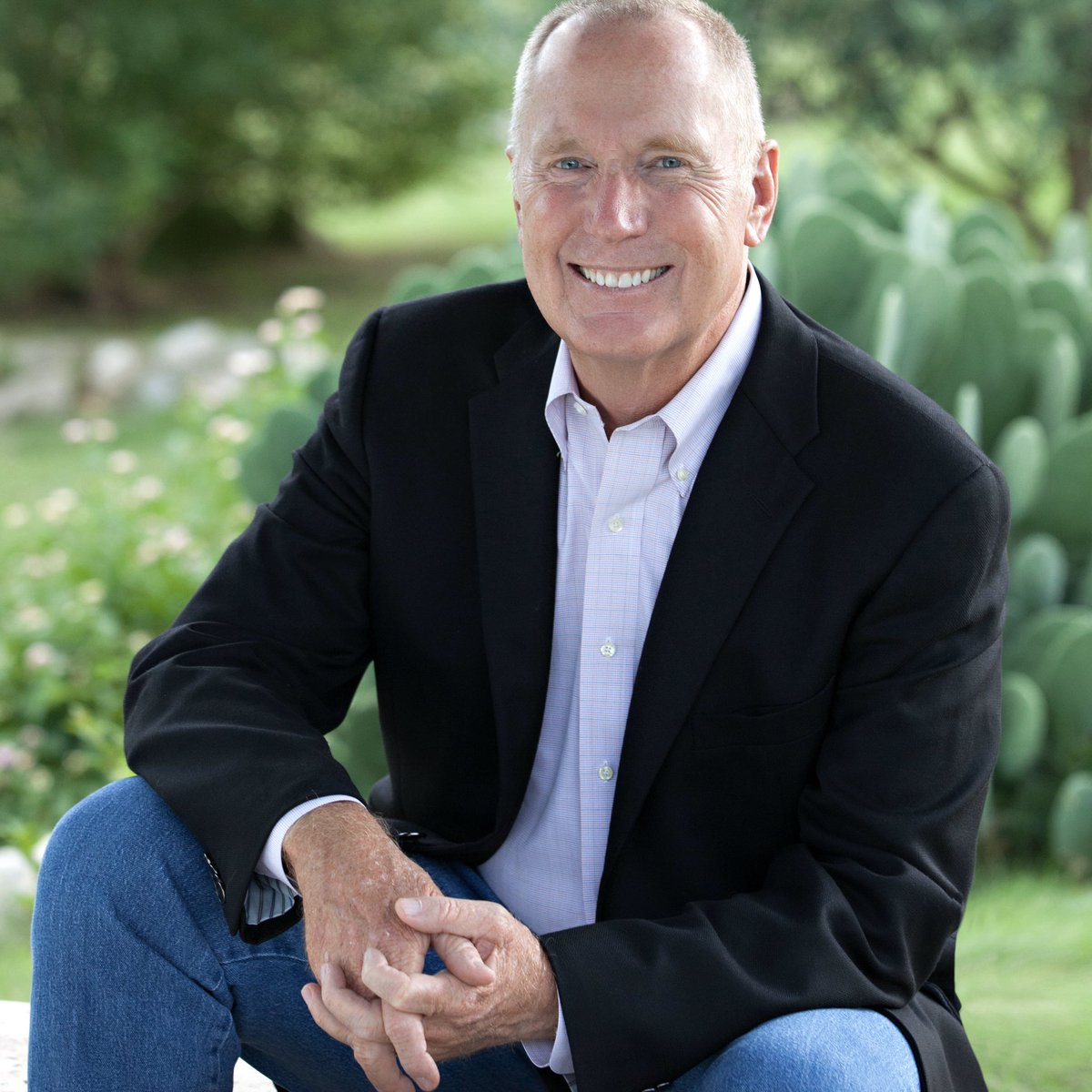 ACUedu's tweet photo. This morning's #ACUVirtualChapel will feature best-selling author @maxlucado ('77), along with popular Nashville recording artist @chrisrenzema. See you then, Wildcats! #ACUTogether
🕚 11 a.m.
💻 https://t.co/viBwLqeRvm https://t.co/9FrHXzbo4S
