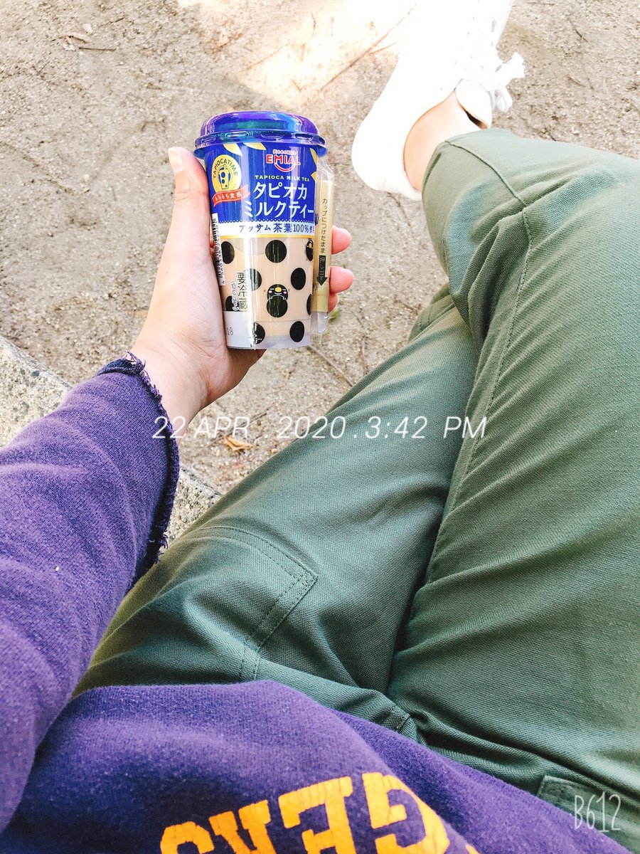 Life_Love_Style's tweet photo. #Today
今日も近場のスーパーに🚲💨
買い物帰りに何時もの場所へ🌳🌲30分程ぼんやりと息抜き(〃´o`)フゥ…
毎日スタバの代わりに今日はタピ活🥤
何だかストレス溜まってる顔してるゎ私😫
#CA4LA
#ジャクソンマティス
#ロンハーマン👖
#maccheronian👟石田純一履き派🙋♀️ https://t.co/8PPkNPkMkp