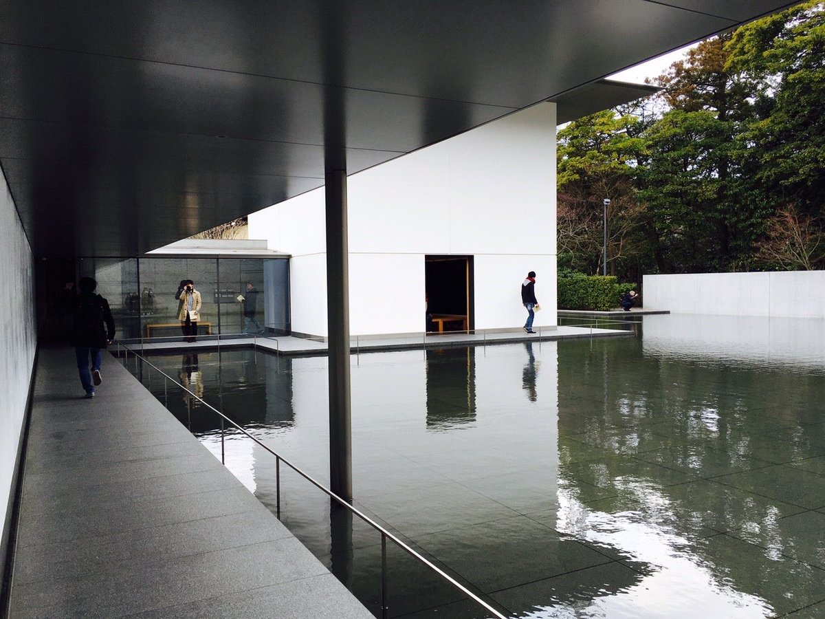 muuunon's tweet photo. #建築バトン 
from @KnsNote 

まさか、黒崎さんから回していただくとは思ってなくて、感激です！！
ありがとうございます😭！

鈴木大拙館/谷口吉生

鈴木大拙の人生を辿ると共に建築の空間が変容することに感動

建築物に疎い私が唯一自信を持って紹介できる建築です！

バトン
@haruzaemon0601 https://t.co/fhMt8D8C8Y