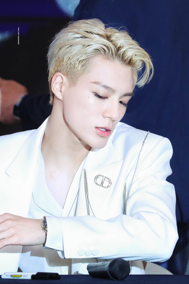 THELASTMADNESS's tweet photo. #따뜻한_봄에_와줘서_고마워_제노야 
#HAPPYJENODAY 👑🤍
#제노 #JENO https://t.co/R6KEN6Mc2p
