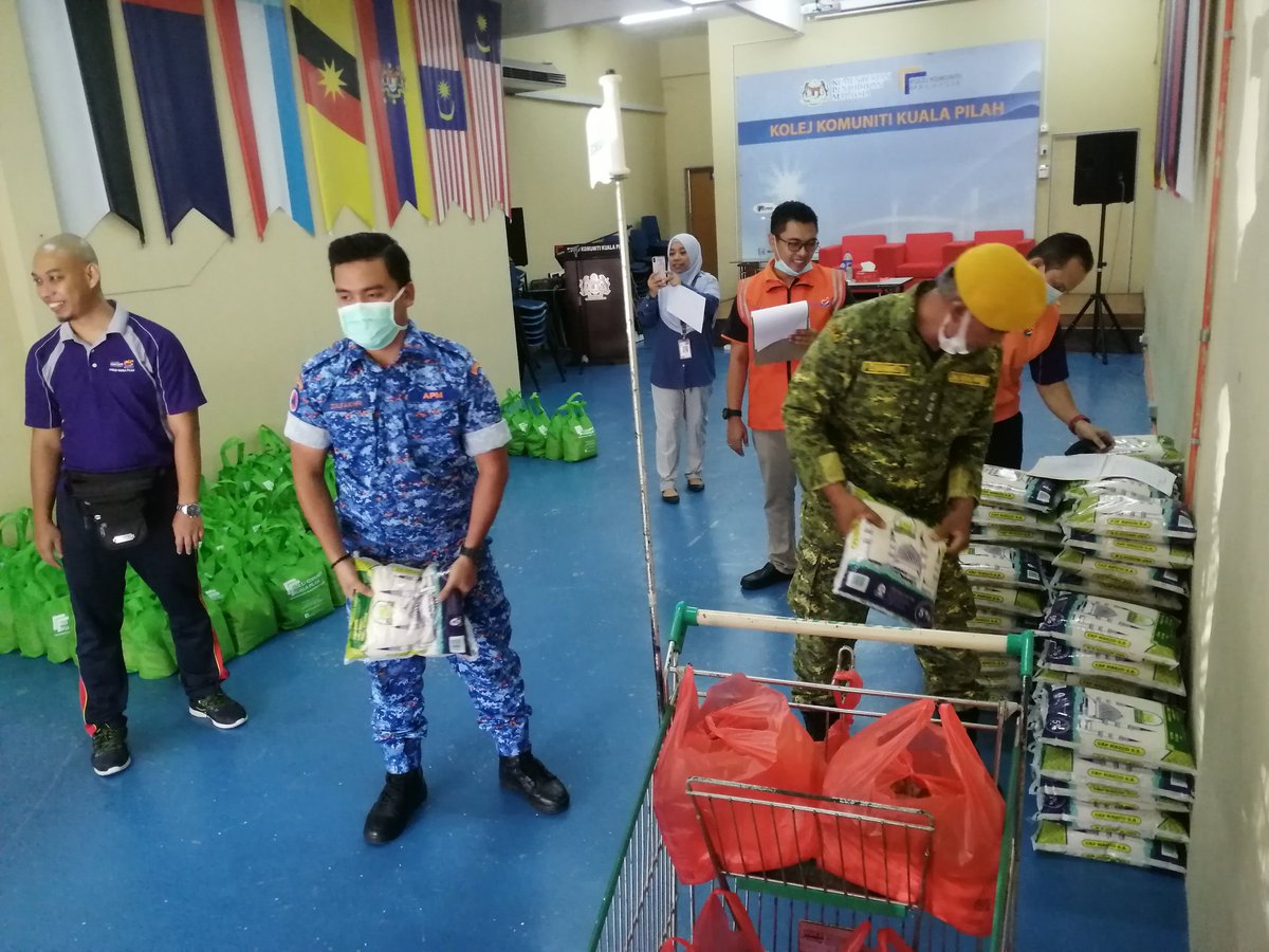 PENUGASAN BERSAMA JKM
Agihan sumbangan bakul makanan fasa 9 daerah Kuala Pilah. Terima kasih kepada semua agensi yang terlibat dan turut serta.

#MalaysiaBebasCovid19
#WeWorkUStayAtHome
#DudukRumah
#KitaJagaKita
#SetiaBerbakti