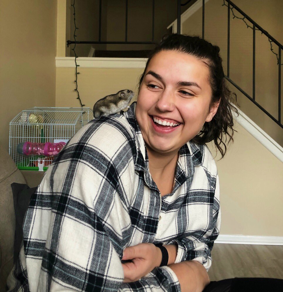 kay_prentki's tweet photo. Had a photo shoot with my hamster 🥰 Enjoy! https://t.co/LKsswQIMEg