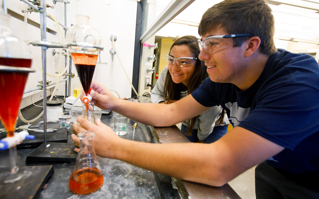 Central College student Katelyn Wang '21 has been named a 2020 Goldwater Scholar in a prestigious national competition that recognizes undergraduates for outstanding achievements in the fields of mathematics, science and engineering. 

news.central.edu/2020/04/centra…