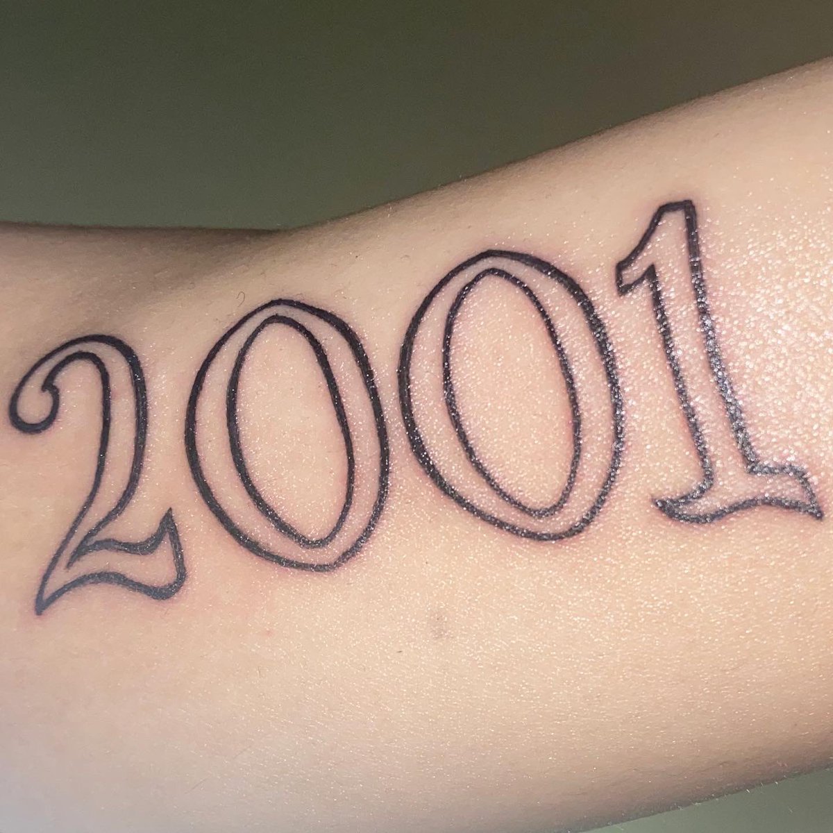 Only U V Twitter Only Uが誕生した年は俺の中で大切な数字だからそれをファーストタトゥーにした 誰がなんと言おうと不退転の覚悟だね