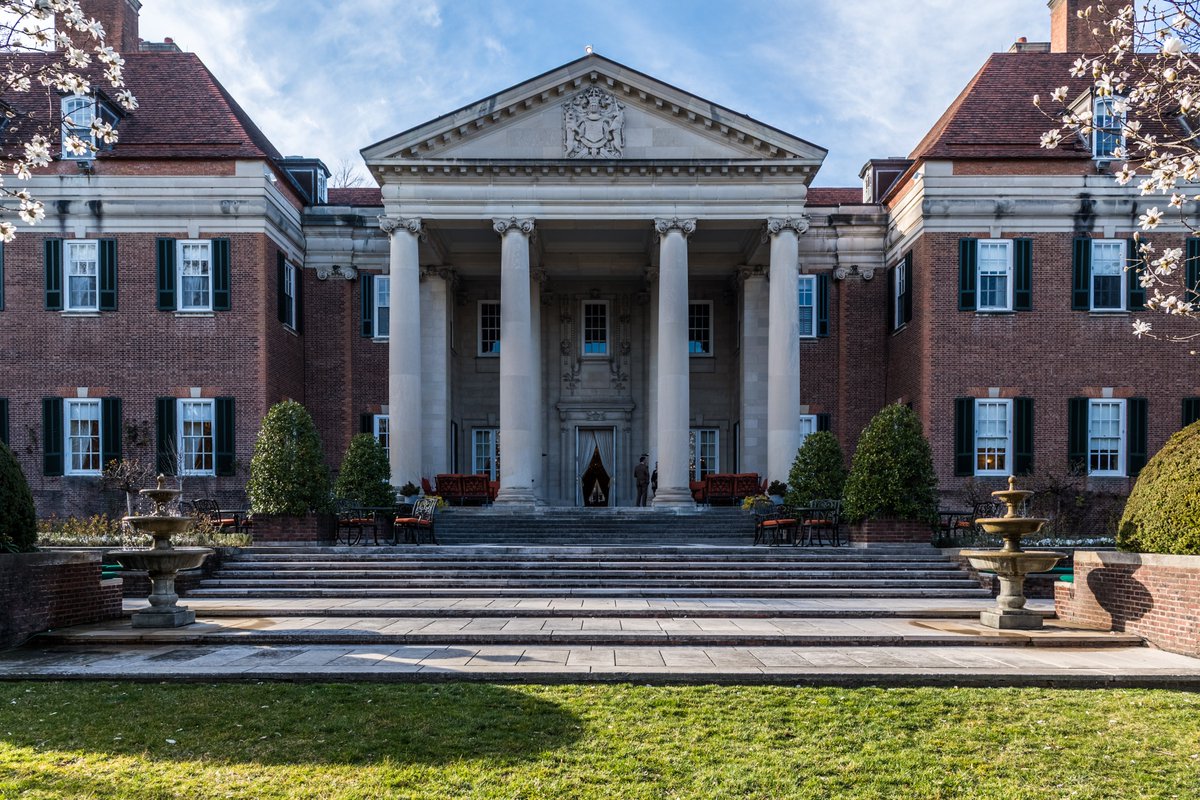 With nearly 500 staff from across the UK govt, the British Embassy Washington is one of the UK's largest posts in the world. We host nearly 700 events per year on site.Thanks to the hard work & dedication of our staff, we have removed single use plastics from all operations.2/